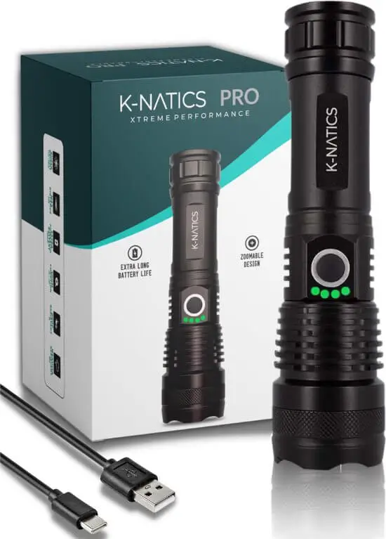 K-NATICS PRO militaire zaklamp met 2500 lumen en 800m bereik in robuuste foam case met accessoires